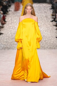defile-carolina-herrera-printemps-ete-2019-new-york-look-41.thumb.jpg.1cbd8d73039562d4119cd8fa70eaa933.jpg