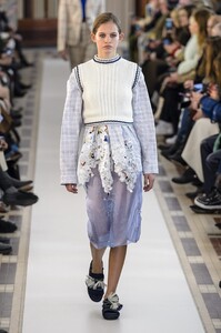 defile-carven-automne-hiver-2018-2019-paris-look-22.thumb.jpg.982c69fe1cacc60e13a00e6f58ef13a8.jpg