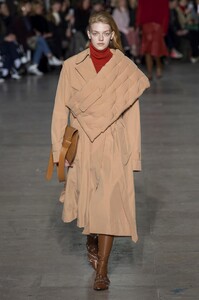 defile-cedric-charlier-automne-hiver-2019-2020-paris-look-22.thumb.jpg.aaffdcf5e88d144715ea911a9aefe5b0.jpg