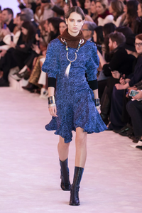 defile-chloe-automne-hiver-2019-2020-paris-look-25.thumb.jpg.a059d626ec3865c0b95cc91d36ec4684.jpg