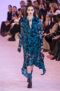 defile-chloe-automne-hiver-2019-2020-paris-look-46.thumb.jpg.cdf4bce22fc9c8b1f6ec93e1d9439d9d.jpg