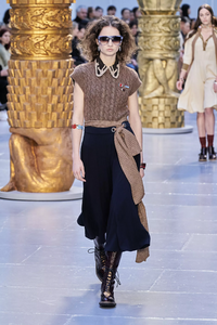 defile-chloe-automne-hiver-2020-2021-paris-look-8.thumb.jpg.f6b6f94af3881ada668fdd48c6654958.jpg