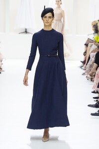 defile-christian-dior-automne-hiver-2018-2019-paris-look-21.thumb.jpg.cdf3c47ab200d0278a29386b3e82f9c8.jpg