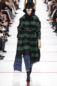 defile-christian-dior-automne-hiver-2019-2020-paris-look-47.thumb.jpg.aab0c58585d0f7063e48a5ad544f900a.jpg