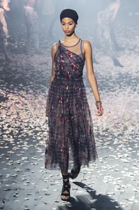 defile-christian-dior-printemps-ete-2019-paris-look-29.thumb.jpg.022a8faa89428fcb85950ed688fbf80e.jpg