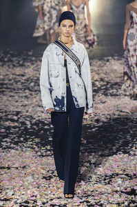 defile-christian-dior-printemps-ete-2019-paris-look-74.thumb.jpg.c6074e6159bec56e078f108ea8dbee99.jpg