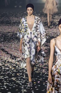 defile-christian-dior-printemps-ete-2019-paris-look-77.thumb.jpg.8fef21881088d6a3ca4fa2105b6ae553.jpg