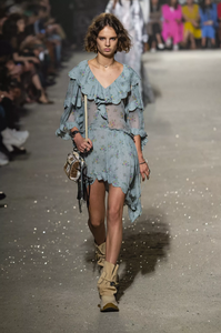 defile-coach-1941-printemps-ete-2019-new-york-look-14.thumb.jpg.8a519a75444c6b0ca50a501b4cf197cf.jpg