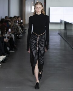 defile-dion-lee-automne-hiver-2020-2021-new-york-look-13.thumb.jpg.e34ffb2b2e40e96984b9e7c232deb46f.jpg