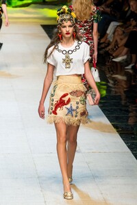 defile-dolce-amp-gabbana-printemps-ete-2017-milan-look-91.thumb.jpg.bb7a2ed6d2d5a26e44c7c7eed9590931.jpg