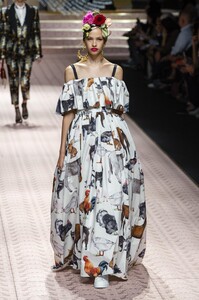 defile-dolce-amp-gabbana-printemps-ete-2019-milan-look-79.thumb.jpg.e9786129497117e0b966874a4a082c60.jpg