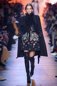 defile-elie-saab-automne-hiver-2018-2019-paris-look-29.thumb.jpg.f624c6aaca631f2a7fa0b85979a02174.jpg