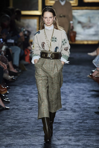 defile-etro-automne-hiver-2020-2021-milan-look-11.thumb.jpg.8f9e1e7efe9b385704eb77fc4ba1ebab.jpg