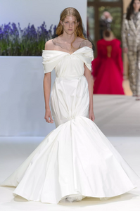 defile-giambattista-valli-automne-hiver-2018-2019-paris-look-39.thumb.jpg.828abe36fd7c8c848e91ee5784085dfe.jpg