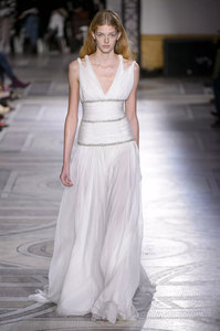 defile-giambattista-valli-printemps-ete-2018-paris-look-56.thumb.jpg.c7887c9e9ae32a32a7a89d0e973b625d.jpg