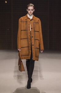 defile-hermes-automne-hiver-2019-2020-paris-look-25.thumb.jpg.21654e18712fead9e98d00ca754f8932.jpg
