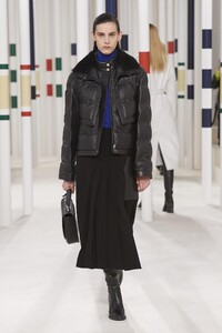 defile-hermes-automne-hiver-2020-2021-paris-look-15.thumb.jpg.019ad5b9b86eaf975221567710d2f992.jpg