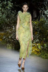 defile-jason-wu-automne-hiver-2020-2021-new-york-look-6.thumb.jpg.5ccaf33a799a69baa1aca81b324c0edc.jpg