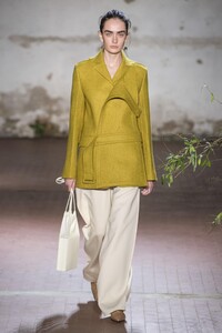 defile-jil-sander-automne-hiver-2019-2020-milan-look-57.thumb.jpg.77de7f76f024b6749d26fb3b3fb3c86a.jpg