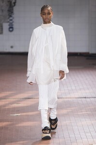 defile-jil-sander-printemps-ete-2019-milan-look-39.thumb.jpg.2854e127239e11bf8431f1c51950b915.jpg