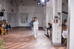 defile-jil-sander-printemps-ete-2019-milan-look-51.thumb.jpg.1f91190ba7a76038a0e613fd70cedc4d.jpg