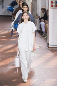 defile-jil-sander-printemps-ete-2019-milan-look-52.thumb.jpg.8a3af854991265b00813080db1715cfb.jpg