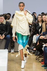 defile-jw-anderson-automne-hiver-2018-2019-londres-look-48.thumb.jpg.ec153aa46c41865acac918f8e4524411.jpg