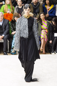 defile-jw-anderson-automne-hiver-2019-2020-londres-look-24.thumb.jpg.1ce2be08b42b7a3b99685ad48589241e.jpg