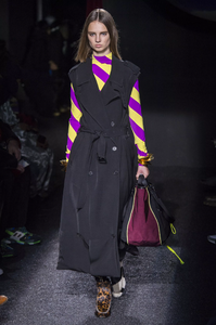 defile-jw-anderson-automne-hiver-2019-2020-paris-look-38.thumb.jpg.18b92e66390755db3e1c146dd4f2a7c0.jpg