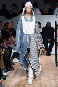 defile-jw-anderson-printemps-ete-2019-londres-look-2.thumb.jpg.82466a9a4dbd9af80484f7c1f09bcf1a.jpg