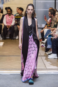 defile-jw-anderson-printemps-ete-2020-paris-look-38.thumb.jpg.57549793ec08a7155886496da9ab052b.jpg