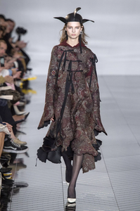 defile-loewe-automne-hiver-2019-2020-paris-look-21.thumb.jpg.6e381c76ba71aebe8e636c1c4ea7fc9c.jpg