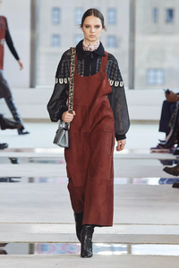 defile-longchamp-automne-hiver-2020-2021-new-york-look-4.thumb.jpg.07336cd3393fd364745785c85435279e.jpg
