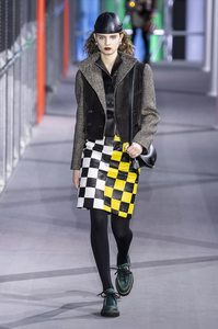 defile-louis-vuitton-automne-hiver-2019-2020-paris-look-19.thumb.jpg.8e6359981a3309d0e8df089a75ad687d.jpg