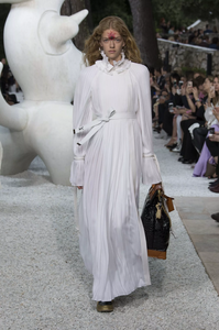 defile-louis-vuitton-croisiere-2019-photo-56.thumb.jpg.1f4a798df7e278fc54c17d5e9694f8cf.jpg
