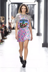 defile-louis-vuitton-printemps-ete-2019-paris-look-53.thumb.jpg.35b7b381c847e7e6622d29abdfd2f14b.jpg