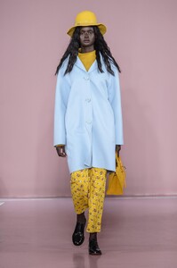defile-mansur-gavriel-automne-hiver-2017-2018-new-york-look-26.thumb.jpg.7d19ac4ddde1fd332361f10f6f0c78c2.jpg