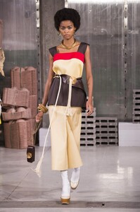 defile-marni-automne-hiver-2018-2019-milan-look-6.thumb.jpg.2e4fb20a7dd8be117990d6d1fc335431.jpg
