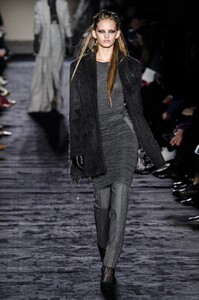 defile-max-mara-automne-hiver-2018-2019-milan-look-24.thumb.jpg.ce426d0af241ef881cf2830356913f4a.jpg