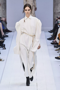 defile-max-mara-automne-hiver-2020-2021-milan-look-38.thumb.jpg.8c0b4e57196c5a379fafad941906a1c7.jpg