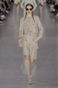 defile-max-mara-printemps-ete-2020-milan-look-44.thumb.jpg.b23f955af1598fd6bc2fdf055cb8b968.jpg