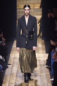 defile-michael-kors-automne-hiver-2020-2021-new-york-look-16.thumb.jpg.efda93b655d288b7aa4df649ad6999ae.jpg