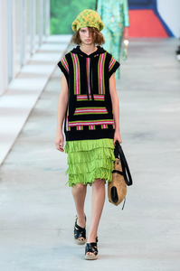 defile-michael-kors-collection-printemps-ete-2019-new-york-look-5.thumb.jpg.c7af37767163800b5a99b861c8e24d1b.jpg