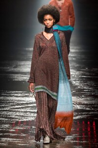 defile-missoni-automne-hiver-2018-2019-milan-look-52.thumb.jpg.cb66ea0fbb271491f6b7219b0ad42ecf.jpg