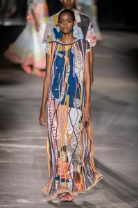 defile-missoni-printemps-ete-2019-milan-look-37.thumb.jpg.f6fe68c74a4b6b3975a16d0f26c83323.jpg