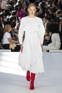 defile-molly-goddard-printemps-ete-2020-londres-look-17.thumb.jpg.f85b6360cb65de74d5ba4f37dea53381.jpg