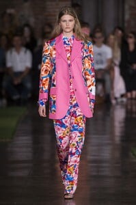defile-msgm-printemps-ete-2019-milan-look-13.thumb.jpg.b91466634d77d6ad56c871935be2af93.jpg