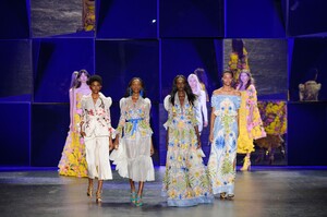 defile-naeem-khan-printemps-ete-2017-new-york-look-47.thumb.jpg.0f7117e6fe5656b8119e44ab2541164b.jpg