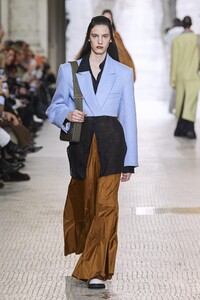 defile-nina-ricci-automne-hiver-2020-2021-paris-look-29.thumb.jpg.831f5d42d31b155ecb9a1a2c5601822b.jpg