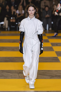 defile-off-white-automne-hiver-2019-2020-paris-look-11.thumb.jpg.bf1701c5ab69cb1778f2bb41e9b80fb2.jpg